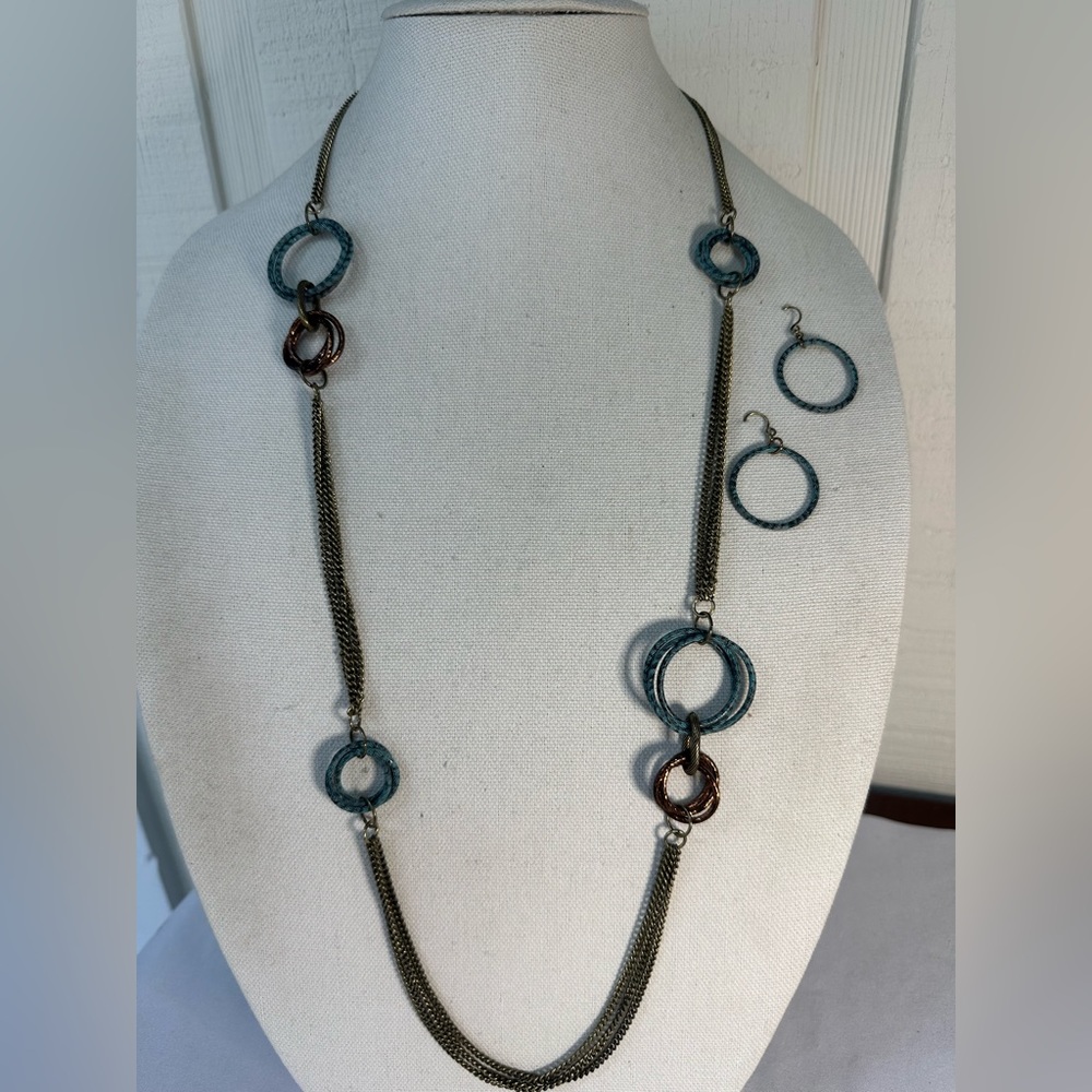 Modern meets abstract vibe multi metal chain necklace